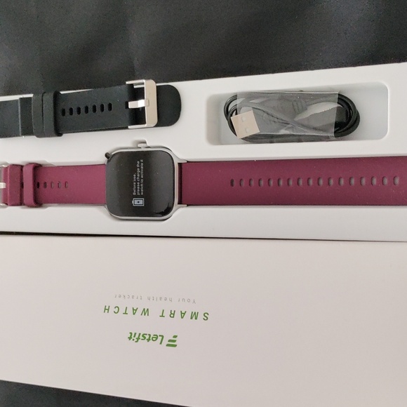 Elegant Smartwatch with Purple Strap - Picture 4 of 4